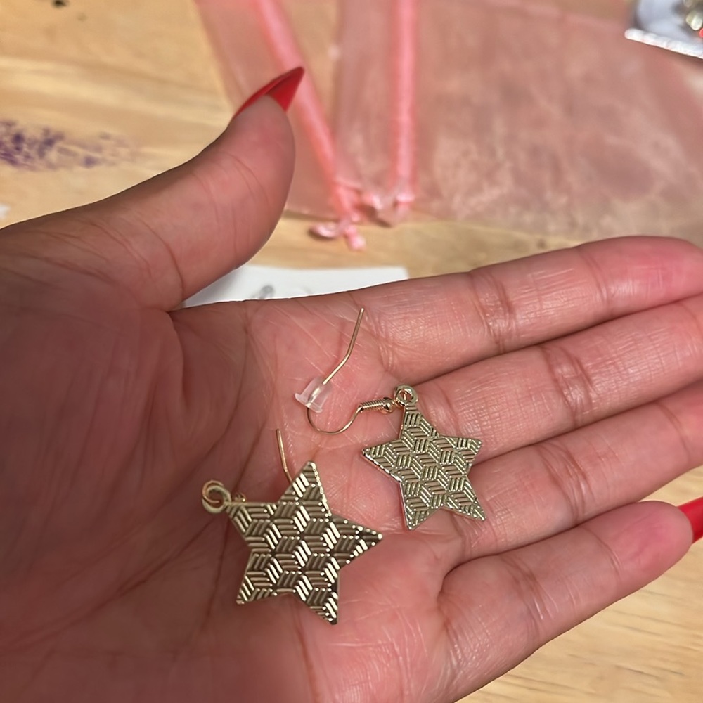 BARBIE EARRING SET! 2 pairs - Picture 5 of 5